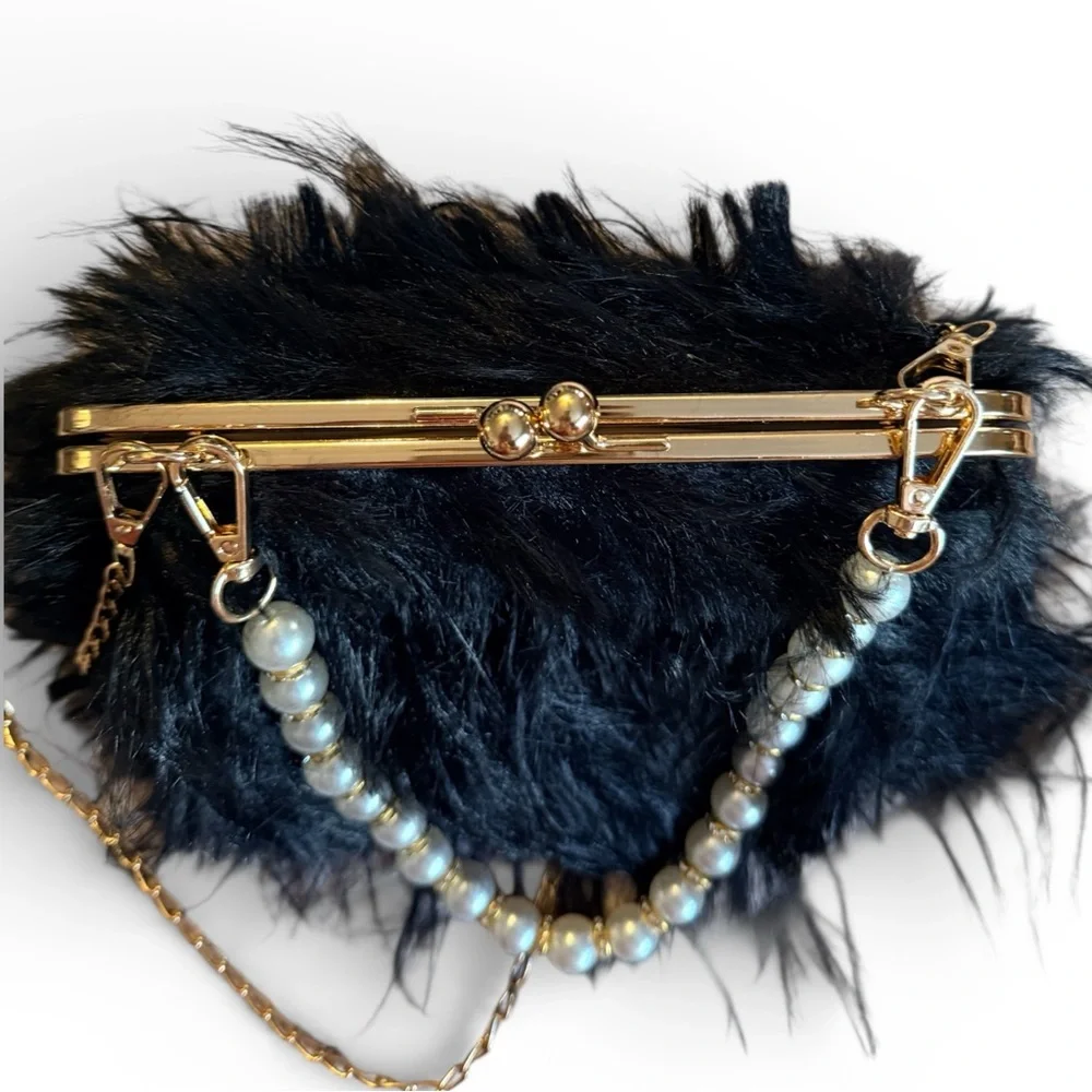 Vintage Style Faux Fur Pearl Handle Elegant Evening Bag Gold Kiss Lock Clutch